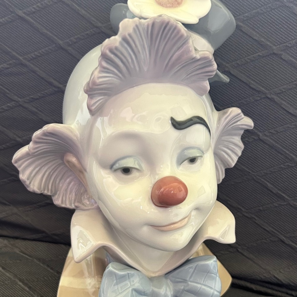 Lladro “Star Struck” #5610 8” Porcelain Clown Figurine